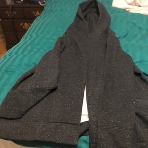 Buttonless, Loft sweatshirt